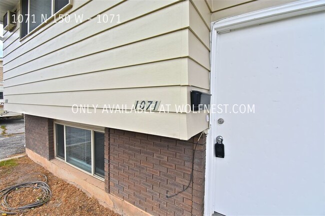 Building Photo - Newly Updated 2 Bed Orem Unit! No Deposit ...