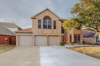 Building Photo - 611 Blue Sky Dr