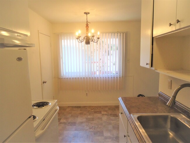 Building Photo - 195 E Reed St