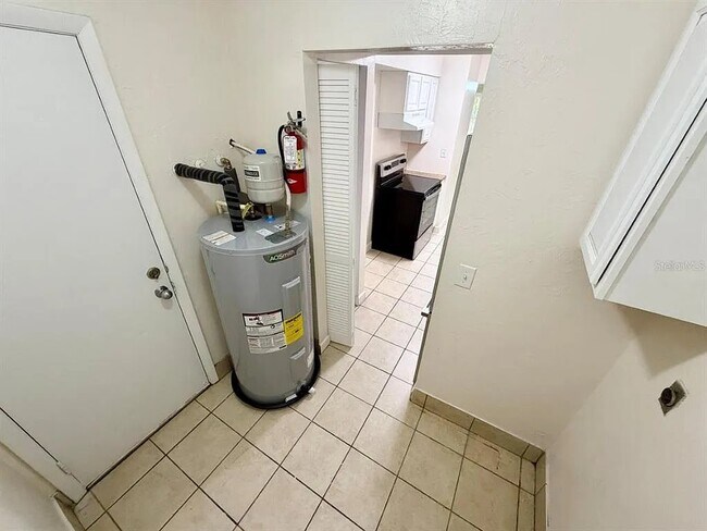 Building Photo - 7209 SW 45th Pl