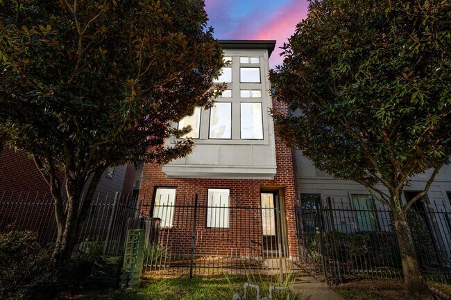 Building Photo - 2824 Leeland St