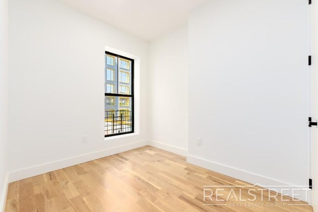 Building Photo - Brand New 3 Bed 3 Bath in Bed Stuy Brownst...