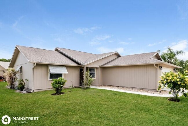 Building Photo - 6811 SE RAINTREE AVE, STUART, FL 34997