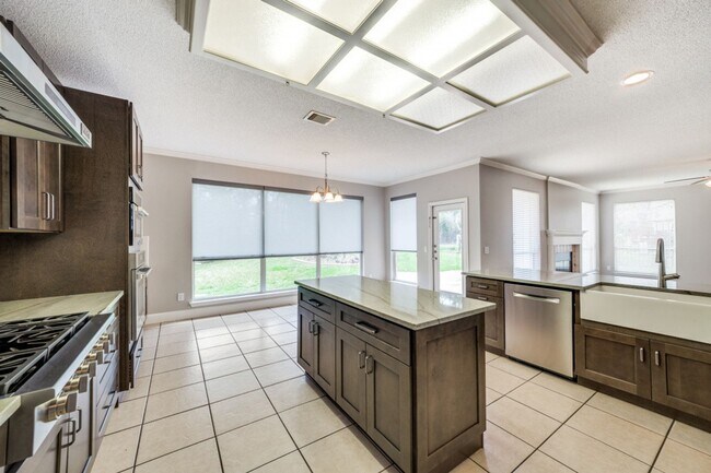 Building Photo - RENOVATED 4-BEDROOM IN MISSION RIDGE