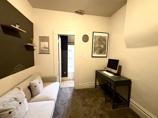 Building Photo - 612 Park St.