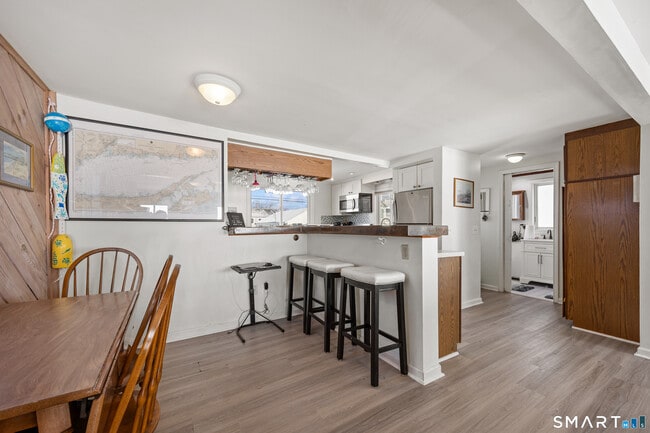 Building Photo - 33 Beach Rd W