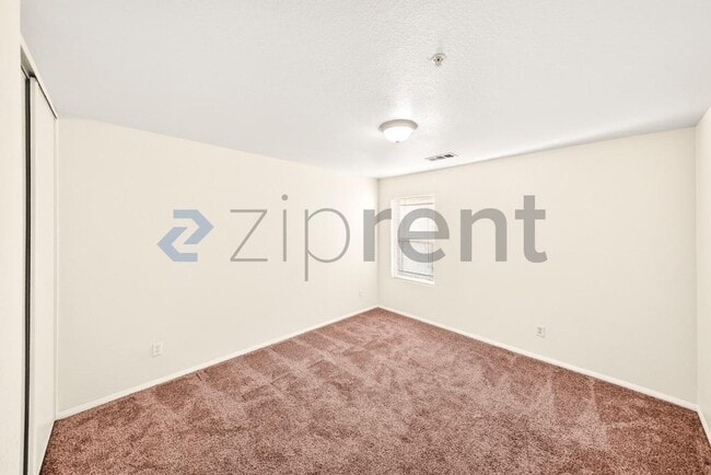 Building Photo - 6085 Medinah St