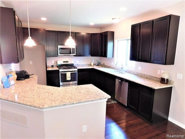 Building Photo - 20955 Oak Ridge Dr