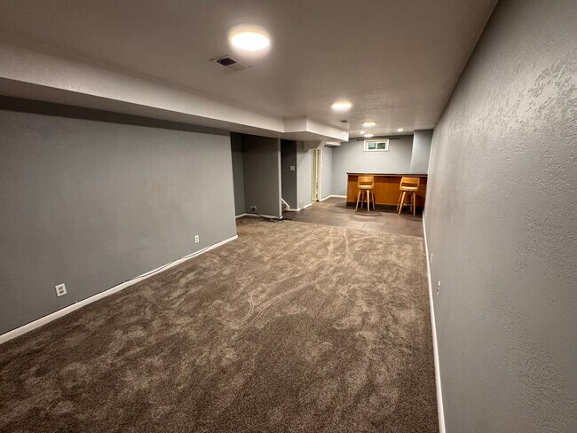 Building Photo - 10859 Murray Dr