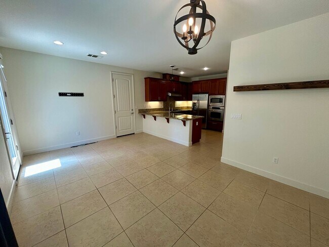 Building Photo - Ideal 4 bedroom home, walking distance to downtown and everything that Morgan Hill has to offer!