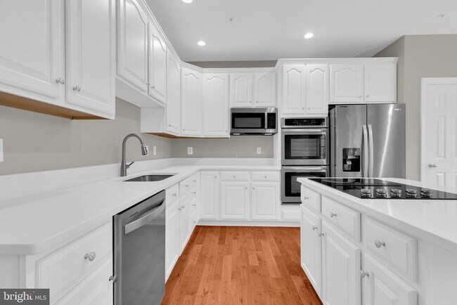 Building Photo - 1814 Fallbrook Ln