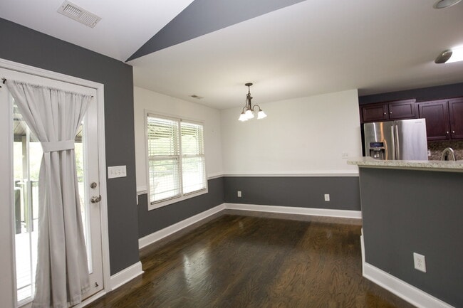 Building Photo - *Lease Special!* Fiber optic internet incl...