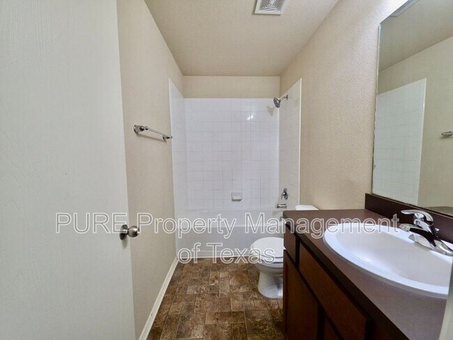 Building Photo - 809 Yabers Ct