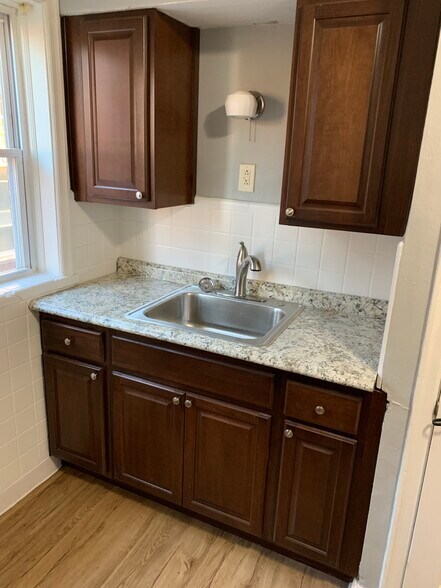 Building Photo - 4960 Kemper Ave