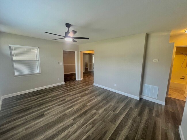 Building Photo - 3 Bed, 2 Bath DeBary Home with Modern Upda...