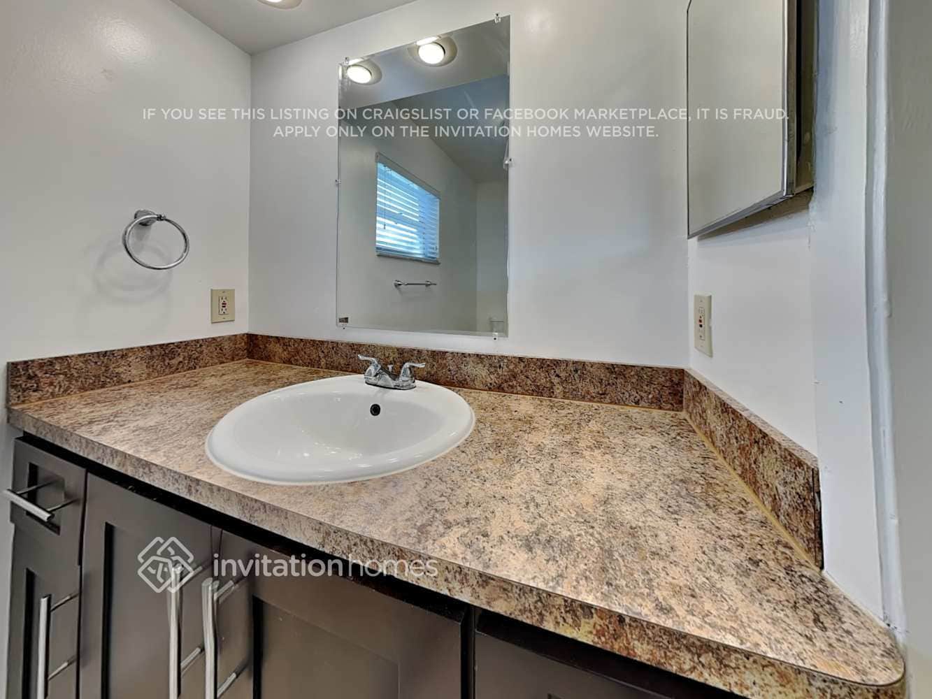 Building Photo - 5065 1st Rd