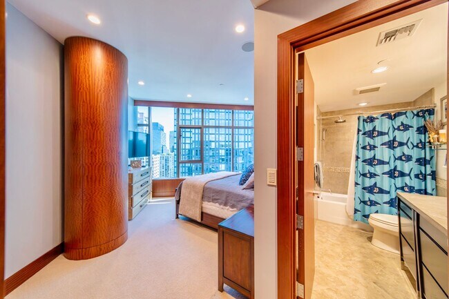Building Photo - 2Bd/2.5Ba Seattle  Penthouse