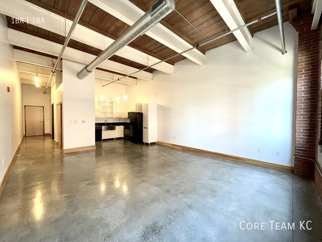 Building Photo - Large One Bedroom Loft in Crossroads