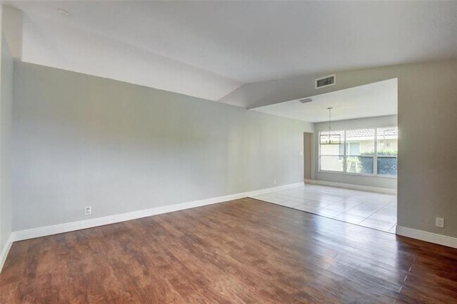 Building Photo - 637 NW 100th Ln