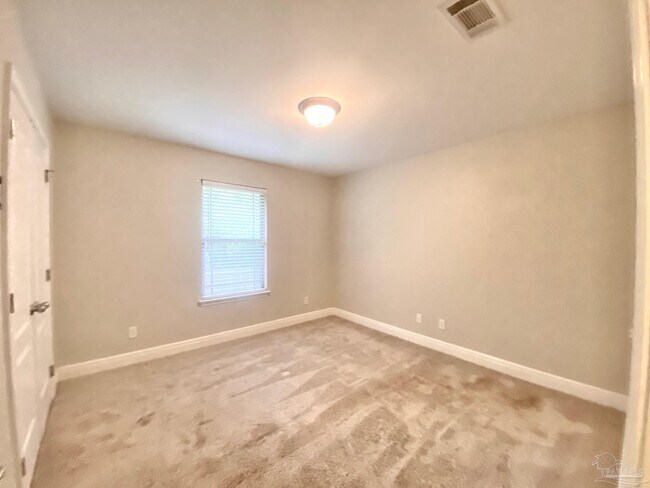 Building Photo - 8431 Ferlon Ave