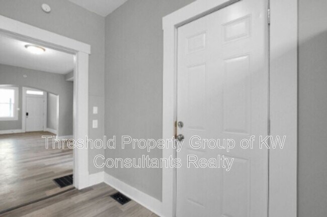 Building Photo - 67-69-69 S Terrace Ave