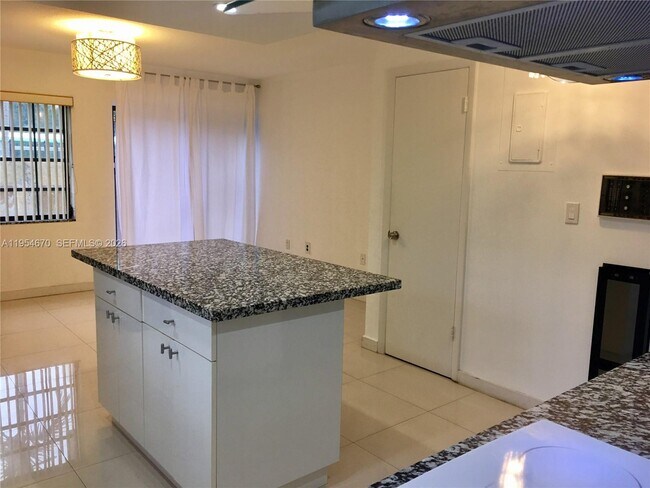 Building Photo - 1990 Brickell Ave