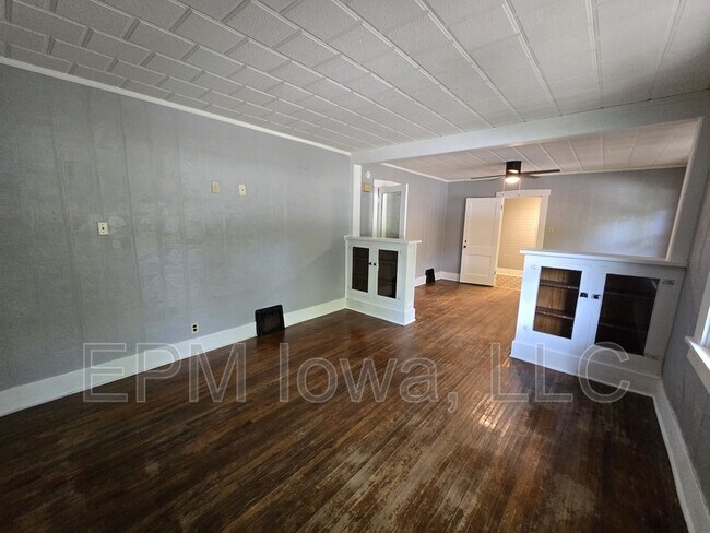 Building Photo - 543 Sumner St