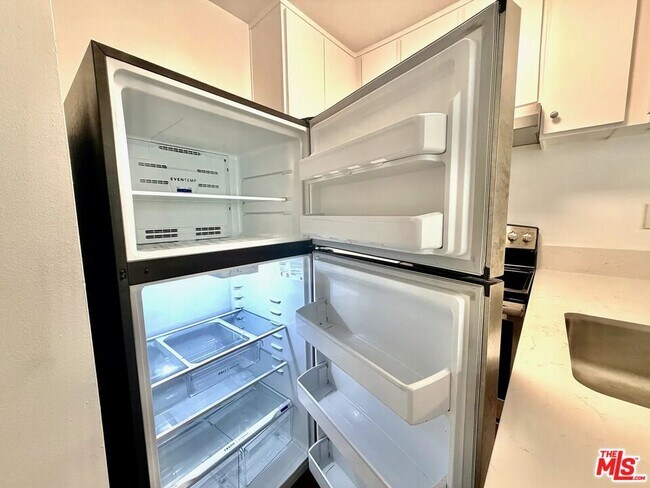 Building Photo - 5805 W 8th St