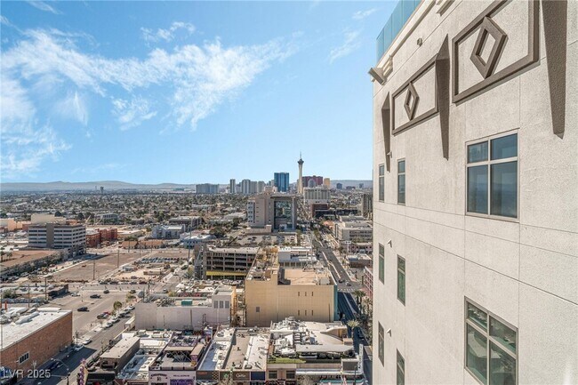 Building Photo - 150 S Las Vegas Blvd