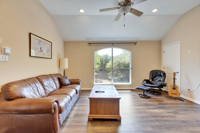 Building Photo - 10616 Big Thicket Dr
