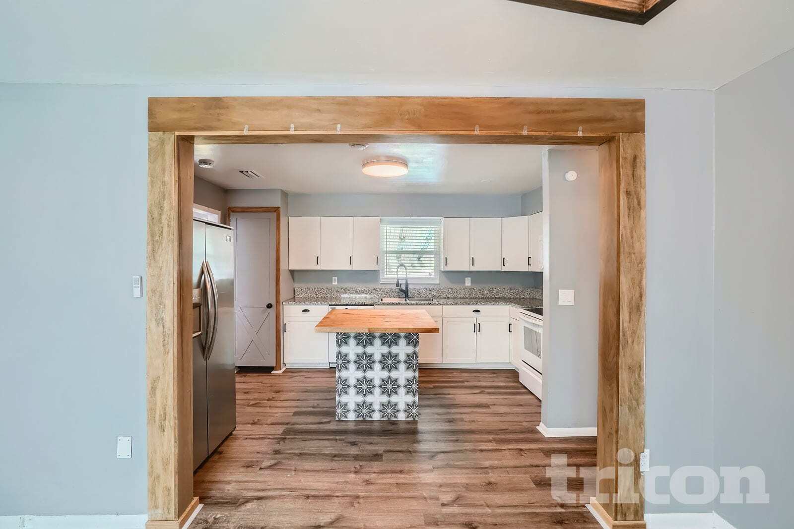 Building Photo - 243 E Bay Ave