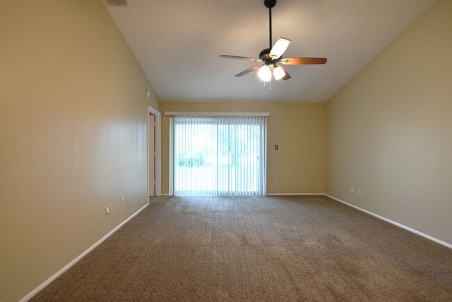 Building Photo - Water view 3/2 in Alafaya Woods. UPDATED k...