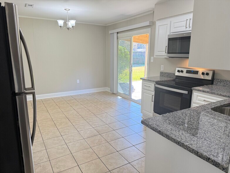 Eating Area - 3410 Longwood Ln