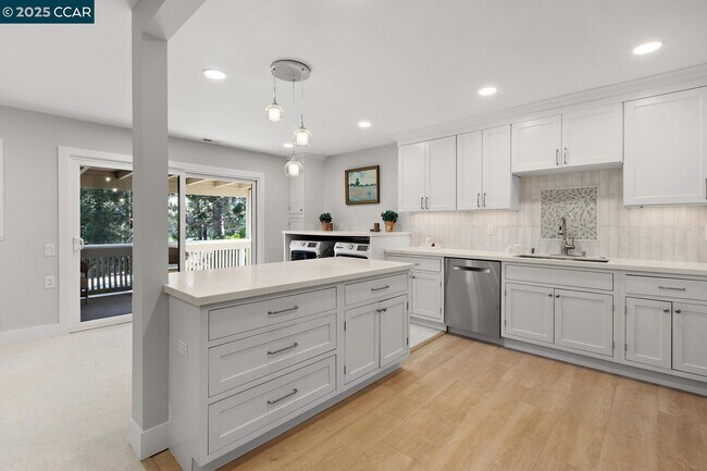 Building Photo - 1132 Running Springs Rd