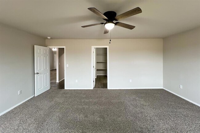 Building Photo - 4301 Driftwood Dr