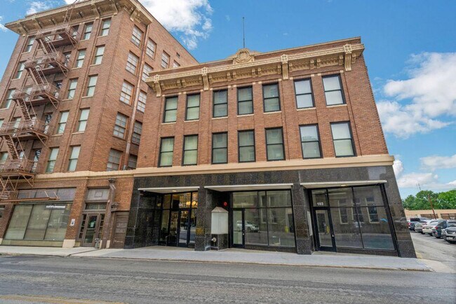 Building Photo - 505 E Travis St