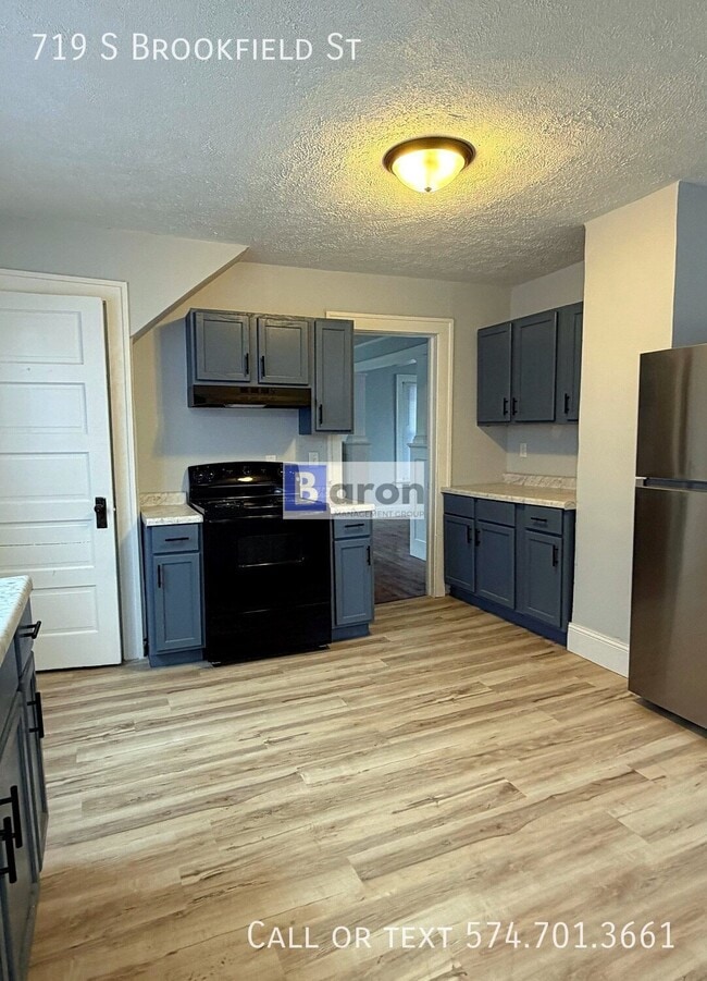 Building Photo - 719 S Brookfield St