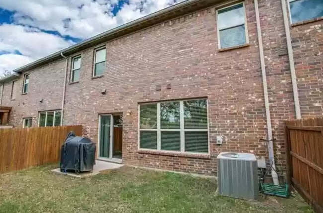 Building Photo - 2249 Salado Dr