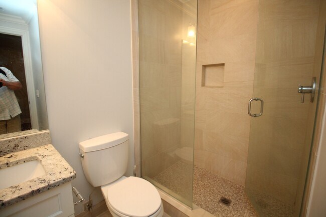 Building Photo - 1609 W Warren Blvd