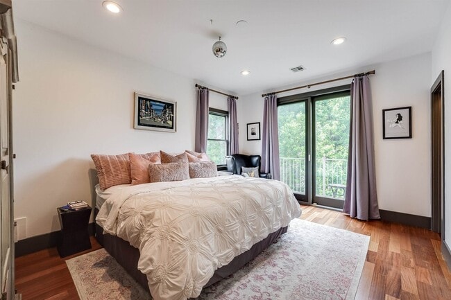 Building Photo - 245 Ogden Ave.