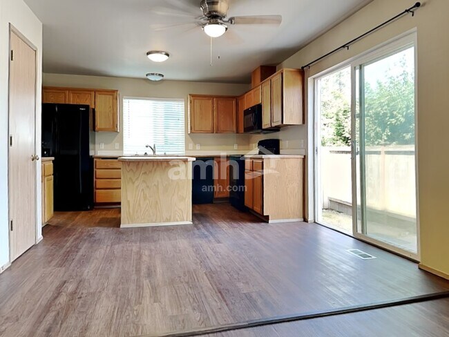 Building Photo - 7815 205th St E