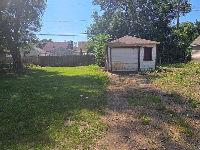 Building Photo - 15757 Pinehurst St