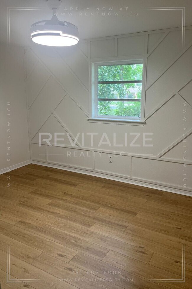 Building Photo - Beautiful 3 bedroom 1 bathroom on Dauphin ...