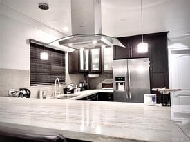 Building Photo - 695 Chula Vista St