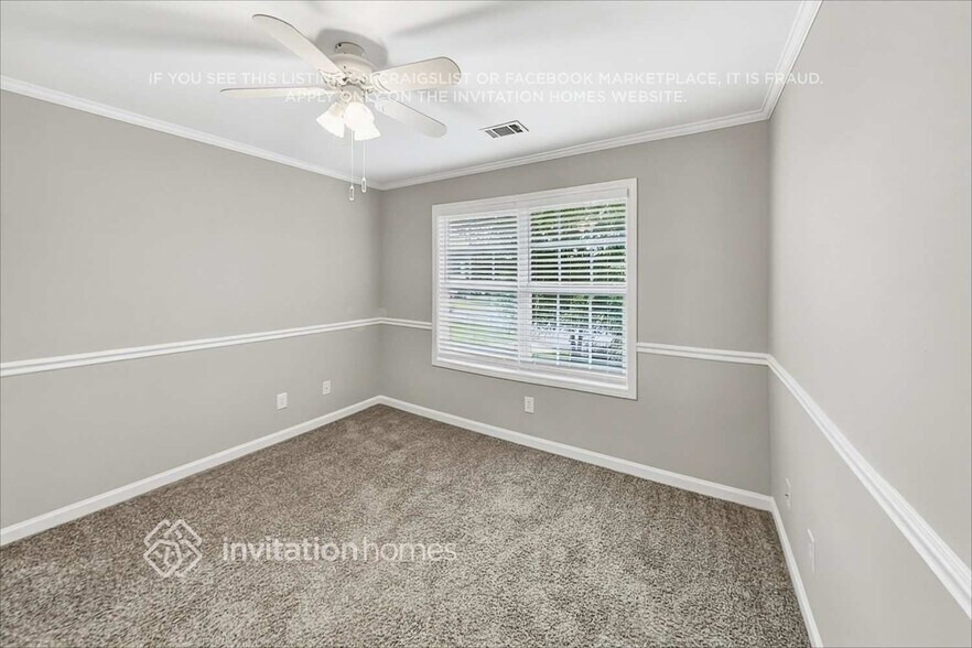 Building Photo - 8920 Watersedge Ct