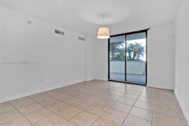 Building Photo - 888 Douglas Rd