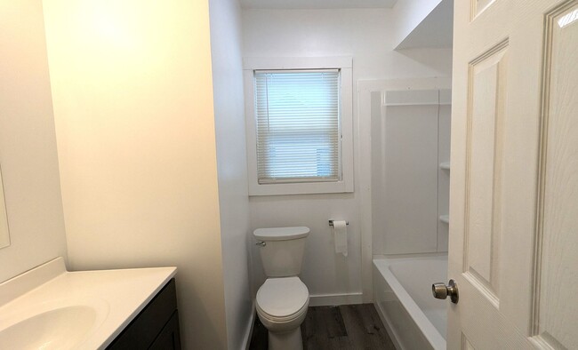 Building Photo - 1950 Dyson St