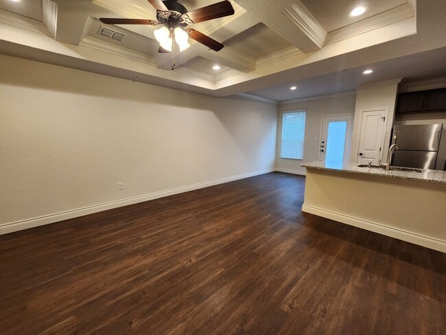 Building Photo - 1 MONTH FREE RENT/ 3/2.5/1.5 Fourplex Clos...