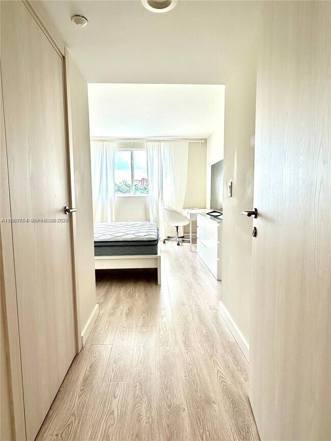 Building Photo - 201 Golden Isles Dr