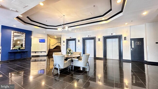 Building Photo - 1001 N Randolph St